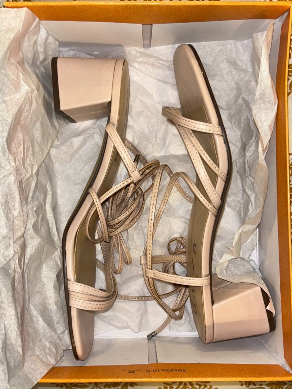 Unisa Venina Sandal - size 10